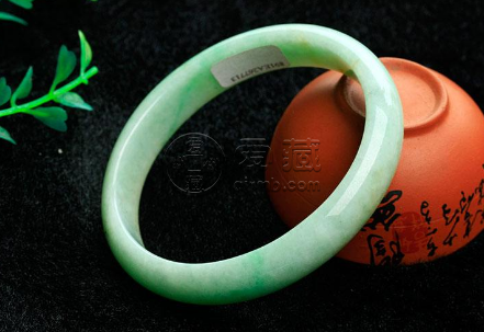 买翡翠手镯主要看什么 这几点不能忽略