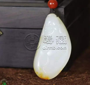 和田玉和翡翠哪个养人 哪个对人体健康有益