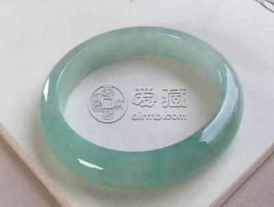 糯种翡翠手镯能养透吗 糯种手镯戴久了有什么变化
