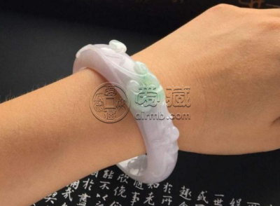 翡翠手镯照片 女士翡翠手镯如何选择