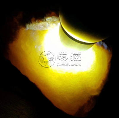 翡翠原石种嫩的表现 	翡翠原石种老种嫩怎么看