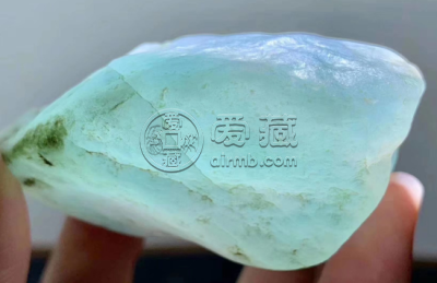 翡翠原石种嫩的表现 	翡翠原石种老种嫩怎么看