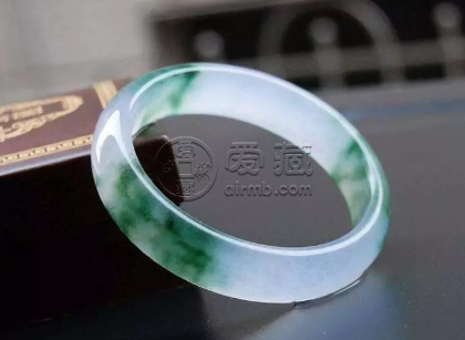翡翠玉鐲價格及圖片 翡翠手鐲如何談價格
