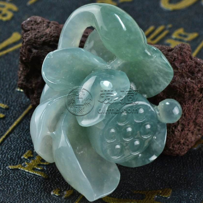翡翠莲花的寓意 翡翠莲花适合送给什么人戴