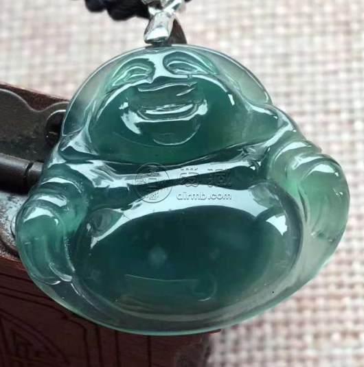 翡翠掛件的寓意 哪些翡翠掛件適合送人