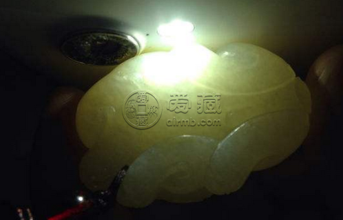 真玉跟假玉灯下区别 和田玉真假