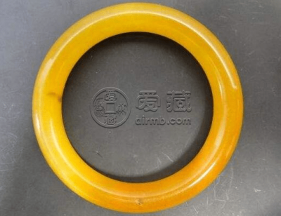 黄翡翠手镯 黄翡翠镯子大概值多少钱