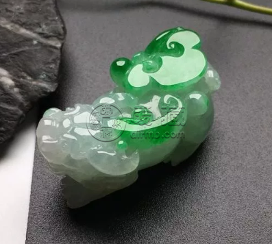 男士玉吊坠有哪些 男士戴什么玉吊坠好