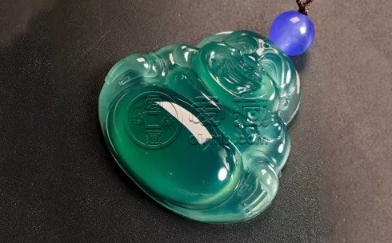 翡翠弥勒佛的寓意 翡翠弥勒佛的寓意及佩戴好处