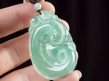 糯種翡翠掛件圖片價(jià)格 糯種翡翠掛件多少錢(qián)