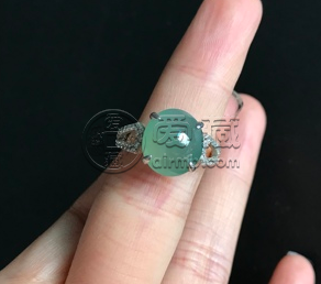 蓝水翡翠戒面价格 蓝水翡翠戒面价格贵吗