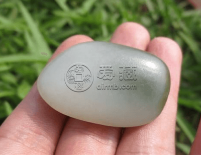 和田玉籽料带翠是什么意思 和田玉籽料带翠好吗