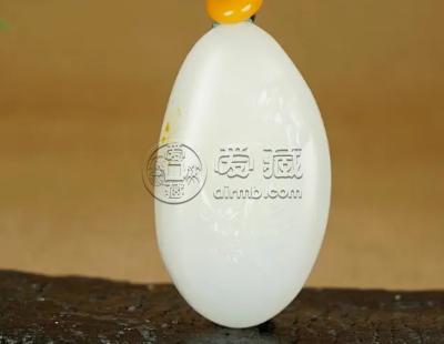 和田玉好还是翡翠好 和田玉和翡翠哪个更值得入手