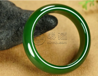 和田玉和翡翠的区别 和田玉和翡翠有哪几点区别