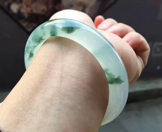 如何挑翡翠手镯 新手必看的挑选翡翠手镯五大点