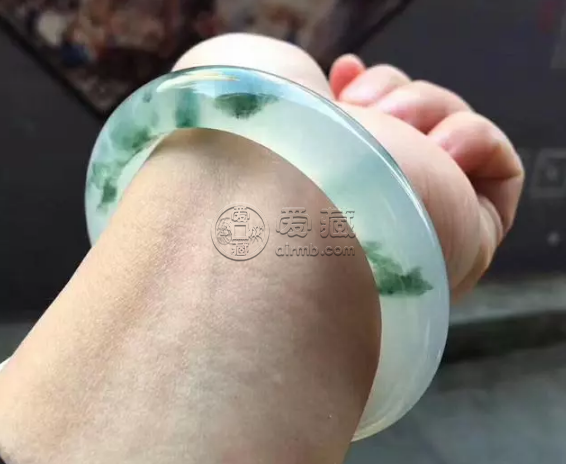 如何挑翡翠手鐲 新手必看的挑選翡翠手鐲五大點(diǎn)