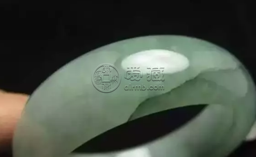 翡翠有裂紋還值錢(qián)嗎 有裂紋的翡翠值得入手嗎