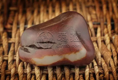 山料和籽料的內(nèi)部結(jié)構(gòu)區(qū)別 山料和籽料內(nèi)部結(jié)構(gòu)圖