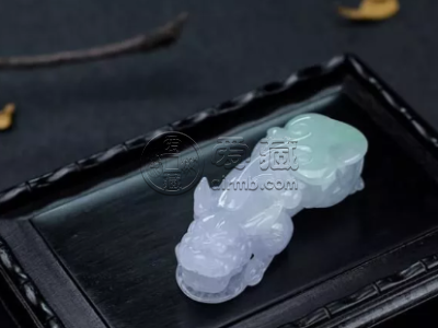 春带彩翡翠挂件价格 翡翠春带彩挂件的价值