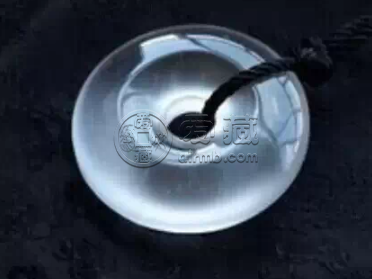 玻璃种翡翠吊坠价格 玻璃种翡翠吊坠价格如何