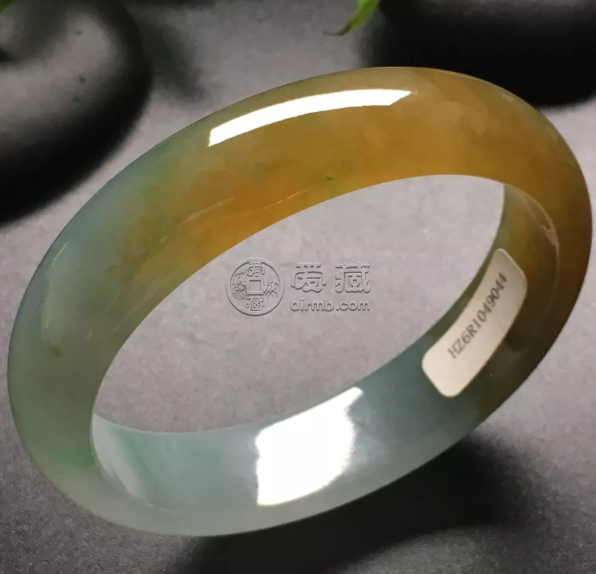 翡翠手鐲有一段黃翡 翡翠手鐲有一段黃翡好嗎
