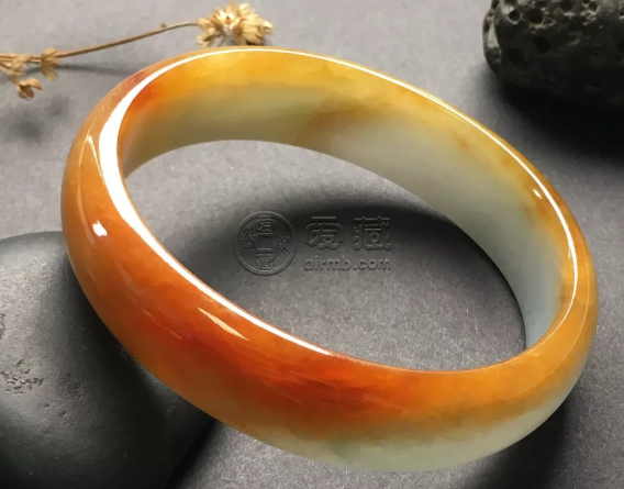 翡翠手鐲有一段黃翡 翡翠手鐲有一段黃翡好嗎