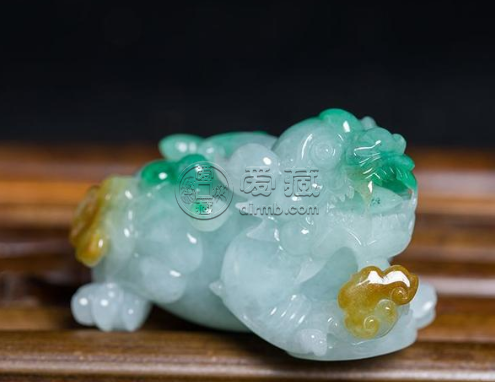 翡翠三色好嗎 翡翠三色和單色哪個(gè)好