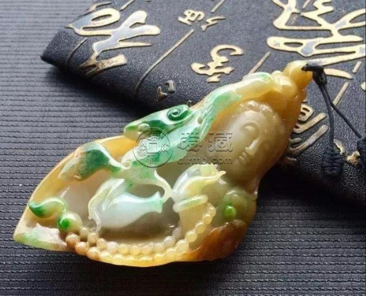 翡翠三色好嗎 翡翠三色和單色哪個(gè)好