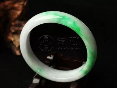 白底青翡翠什么档次 贵的白底青翡翠什么样