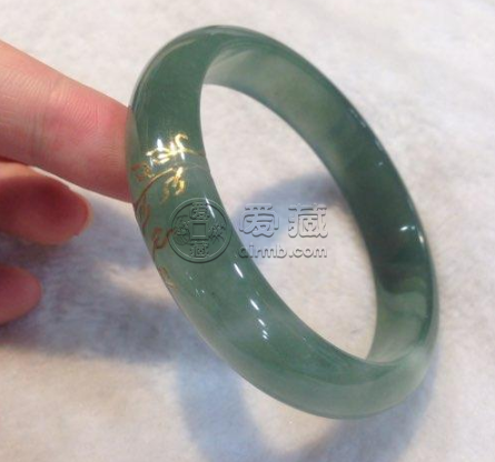 冰種油青翡翠手鐲價(jià)格大概多少 冰種油青翡翠手鐲