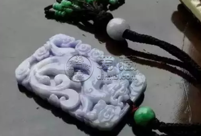 紫色翡翠吊坠配什么绳子好看 紫色翡翠吊坠