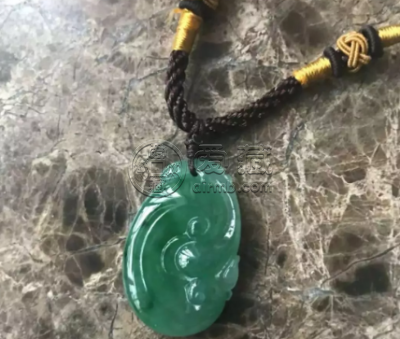 紫色翡翠吊坠配什么绳子好看 紫色翡翠吊坠