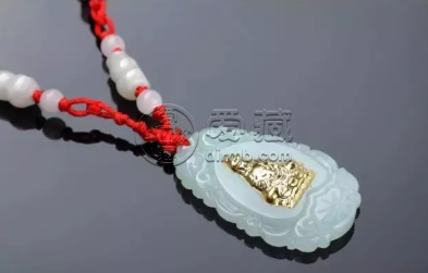 紫色翡翠吊坠配什么绳子好看 紫色翡翠吊坠