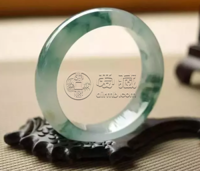 怎样养翡翠手镯 养翡翠手镯需要经常盘玩吗