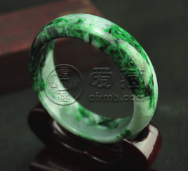 干青种翡翠手镯市场价 什么样的干青种翡翠收藏价值高
