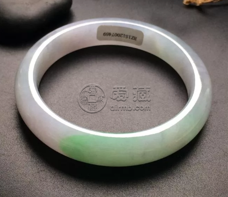 春带彩翡翠手镯市场价 春带彩翡翠手镯价格是多少