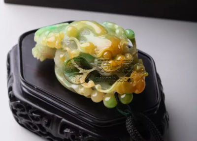 三彩翡翠市场价值 三彩翡翠市场价值多少