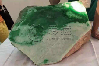 翡翠原石批发价格 翡翠原石批发价格一般是多少