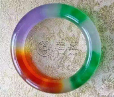 市场上三彩翡翠多吗 三彩翡翠价格高吗
