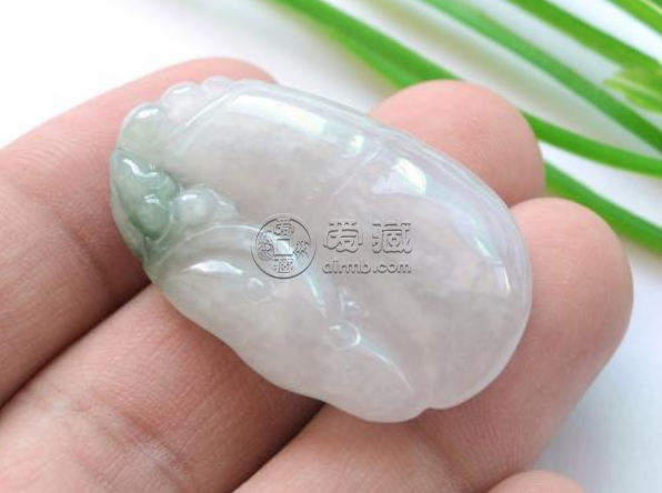 糯冰种翡翠图片 糯冰种翡翠吊坠多少钱一个