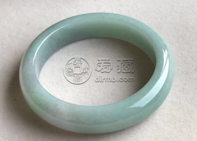 糯化翡翠手镯市场价大概是多少钱及图片