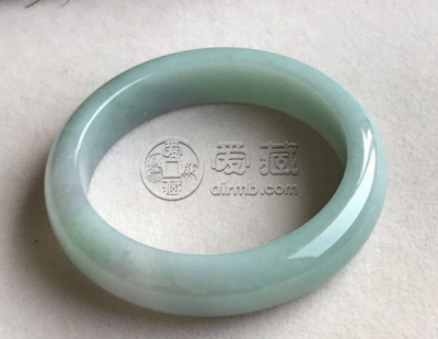 糯种翡翠手镯价格 糯种翡翠手镯多少钱一个