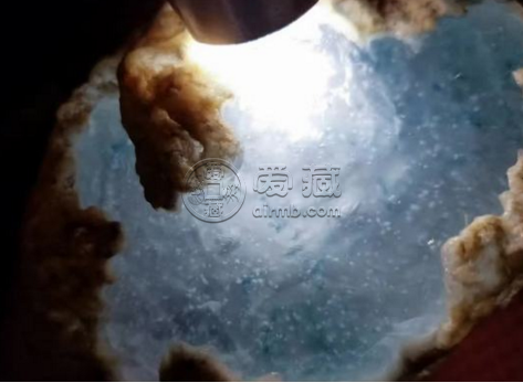 翡翠原石打燈各類表現(xiàn) 翡翠原石打燈能看到什么