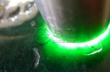 翡翠原石打燈各類表現(xiàn) 翡翠原石打燈能看到什么