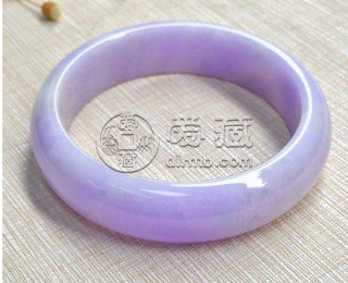浅紫色翡翠手镯 浅紫色翡翠手镯价格及寓意