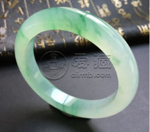 如何購買翡翠手鐲 購買翡翠手鐲需注意幾大要點