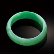 苹果绿翡翠手镯 苹果绿翡翠手镯图片及价格