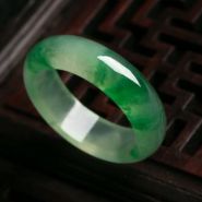 飘绿翡翠价格 翡翠为什么要飘绿才贵