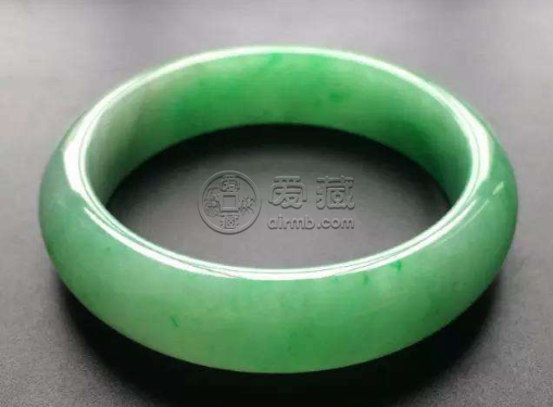 新坑翡翠手鐲價格 新坑翡翠手鐲價格高不高