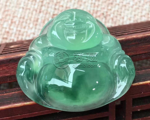 綠晴底翡翠怎么樣 價格一般是多少錢